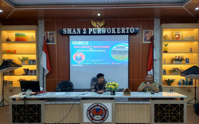 KUNJUNGAN FASILITATOR BALAI BESAR GURU PENGGERAK ROCHMAN HADI MUSTOFA, S.Pd., M.Pd DI SMA NEGERI 2 PURWOKERTO
