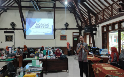 Morning Greeting SMAN 2 Purwokerto: Mengasah Nilai Diri Guru Melalui Kompetensi dan Personal Branding