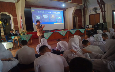 Waspada Judi Online! Dinkominfo Banyumas Ingatkan Bahaya Kecanduan Digital pada Generasi Muda Pada kegiatan MPLS di SMADA