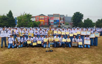 Upacara Bendera SMA Negeri 2 Purwokerto Tanamkan Budaya Disiplin dan Berikan Apresiasi kepada Siswa Berprestasi