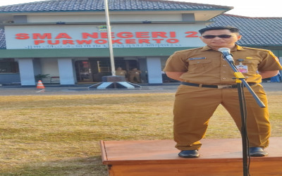 Upacara Bendera SMA Negeri 2 Purwokerto: Bapak Sunarso, S.Pd. Tekankan Pentingnya Membangun Budaya Positif