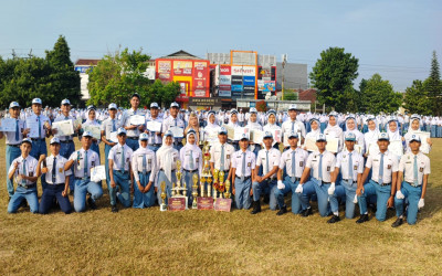 Banjir Prestasi! SMAN 2 Purwokerto Serahkan Apresiasi untuk Puluhan Siswa Juara di Momen Upacara Bendera